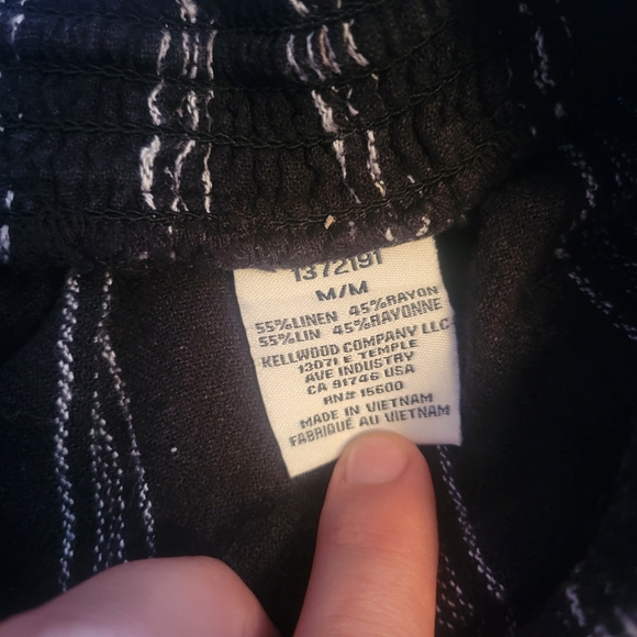 ✨️3 for $15✨️ Linen blend striped shorts -Size Medium - Picture 4 of 6